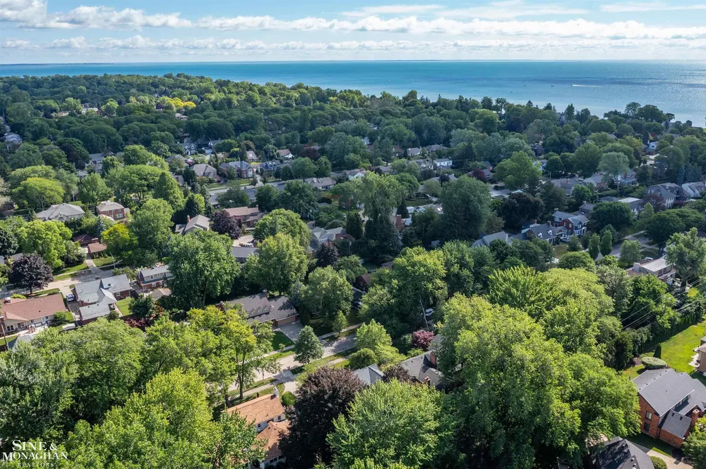 83 Hawthorne Road Village Of Grosse Pointe Shores City MI 48236