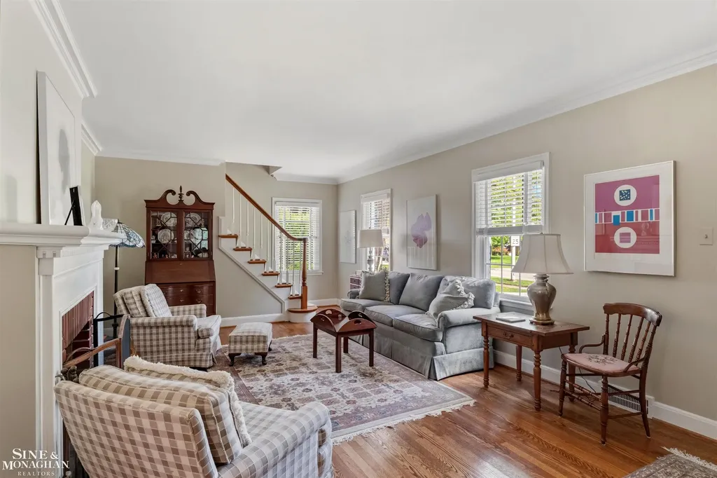83 Hawthorne Road Village Of Grosse Pointe Shores City MI 48236
