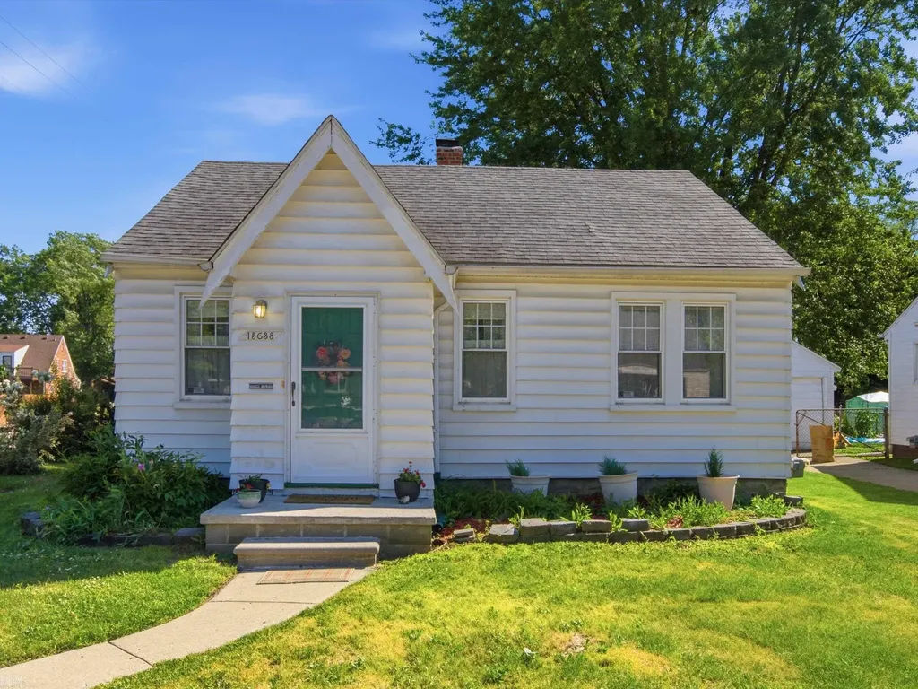 15638 Evergreen Avenue Eastpointe City MI 48021