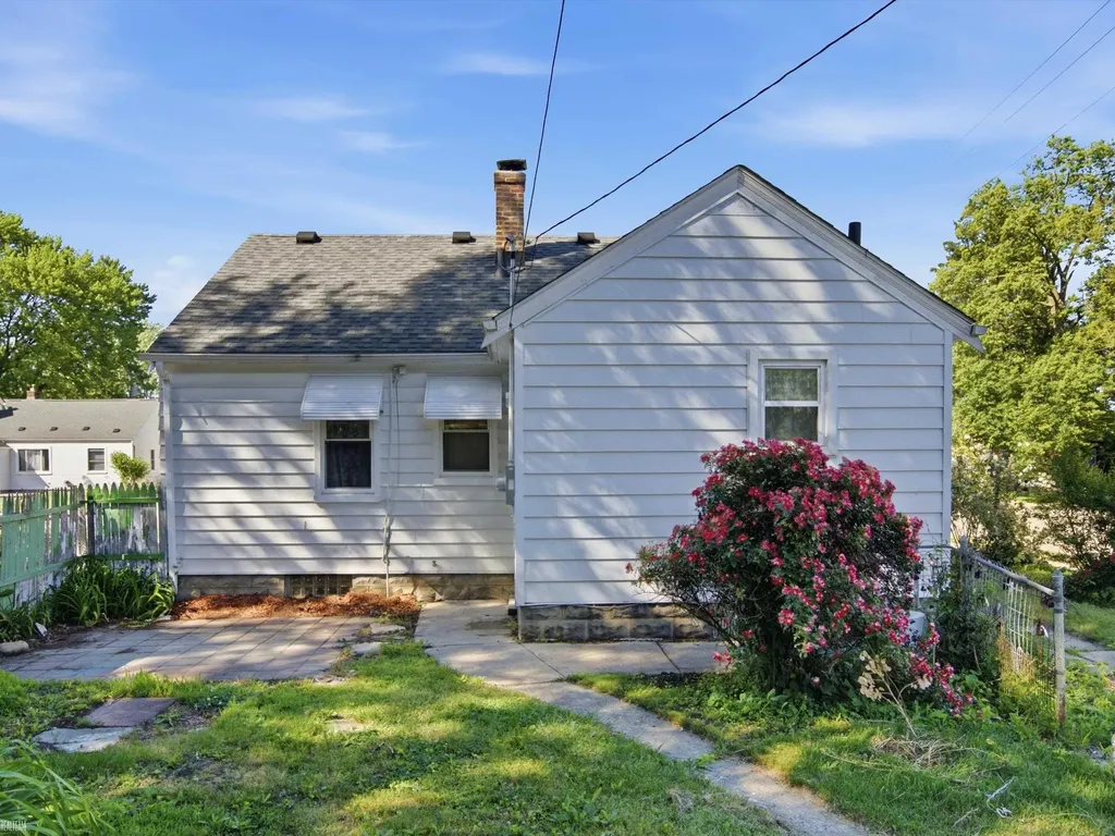 15638 Evergreen Avenue Eastpointe City MI 48021