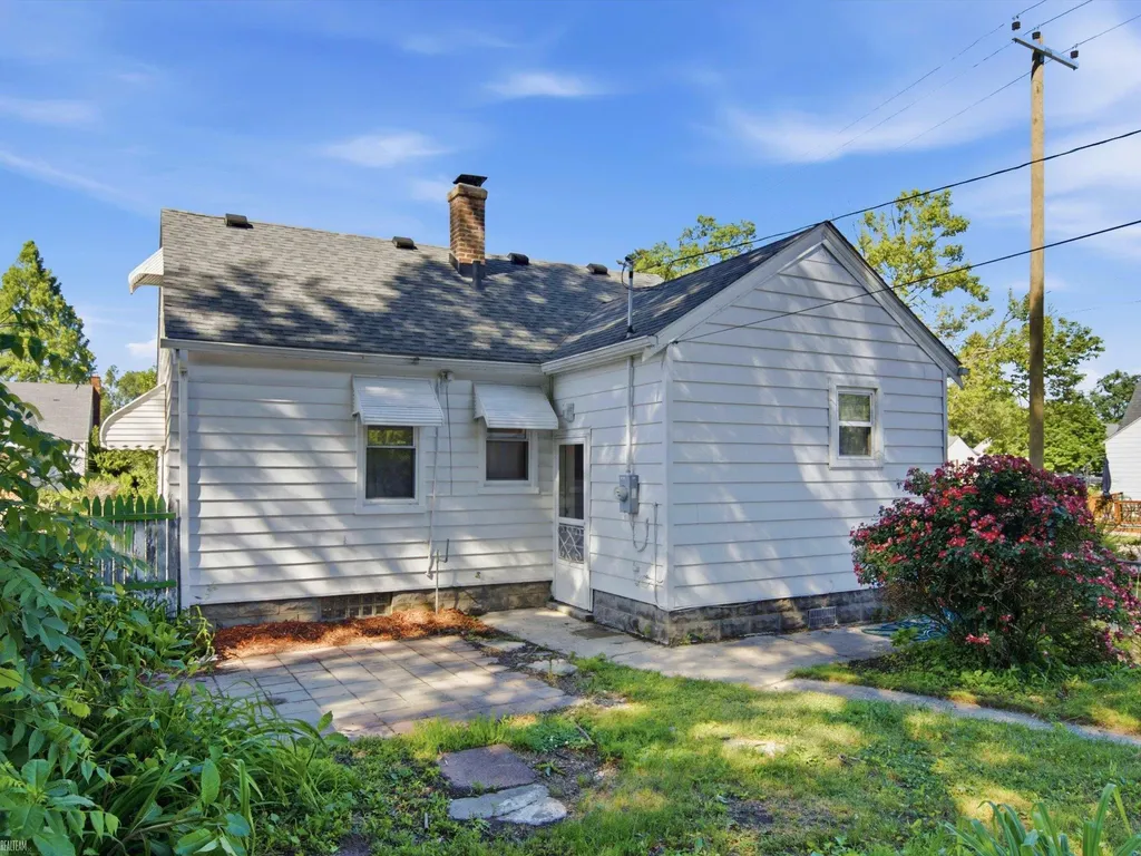 15638 Evergreen Avenue Eastpointe City MI 48021