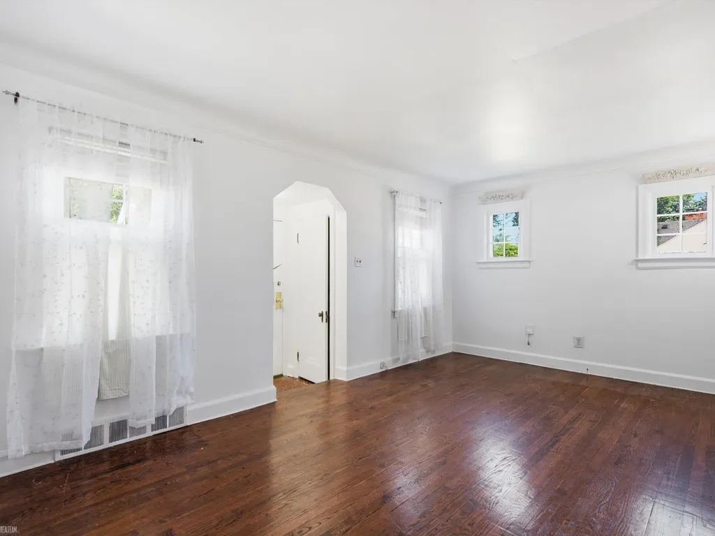 15638 Evergreen Avenue Eastpointe City MI 48021