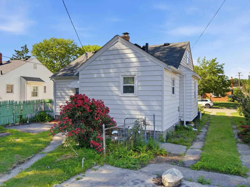 15638 Evergreen Avenue Eastpointe City MI 48021