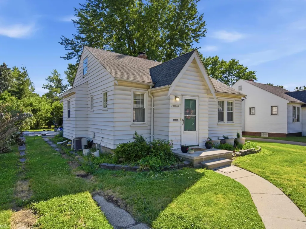 15638 Evergreen Avenue Eastpointe City MI 48021