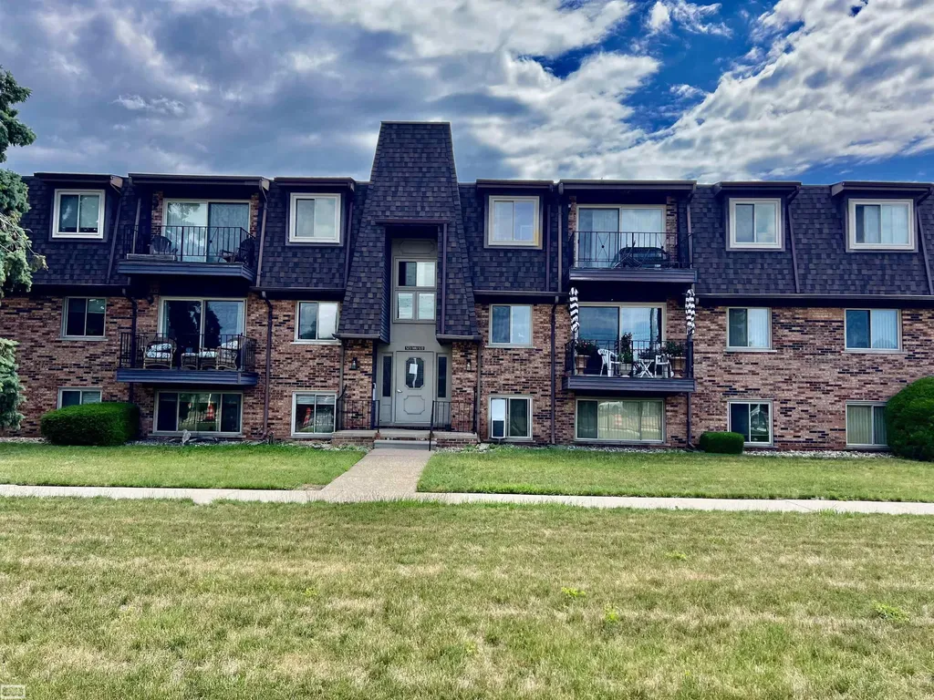 532 Riviera Drive St. Clair Shores City MI 48080