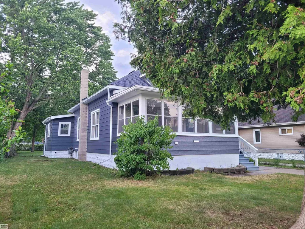 1707 Mcpherson Street Port Huron City MI 48060