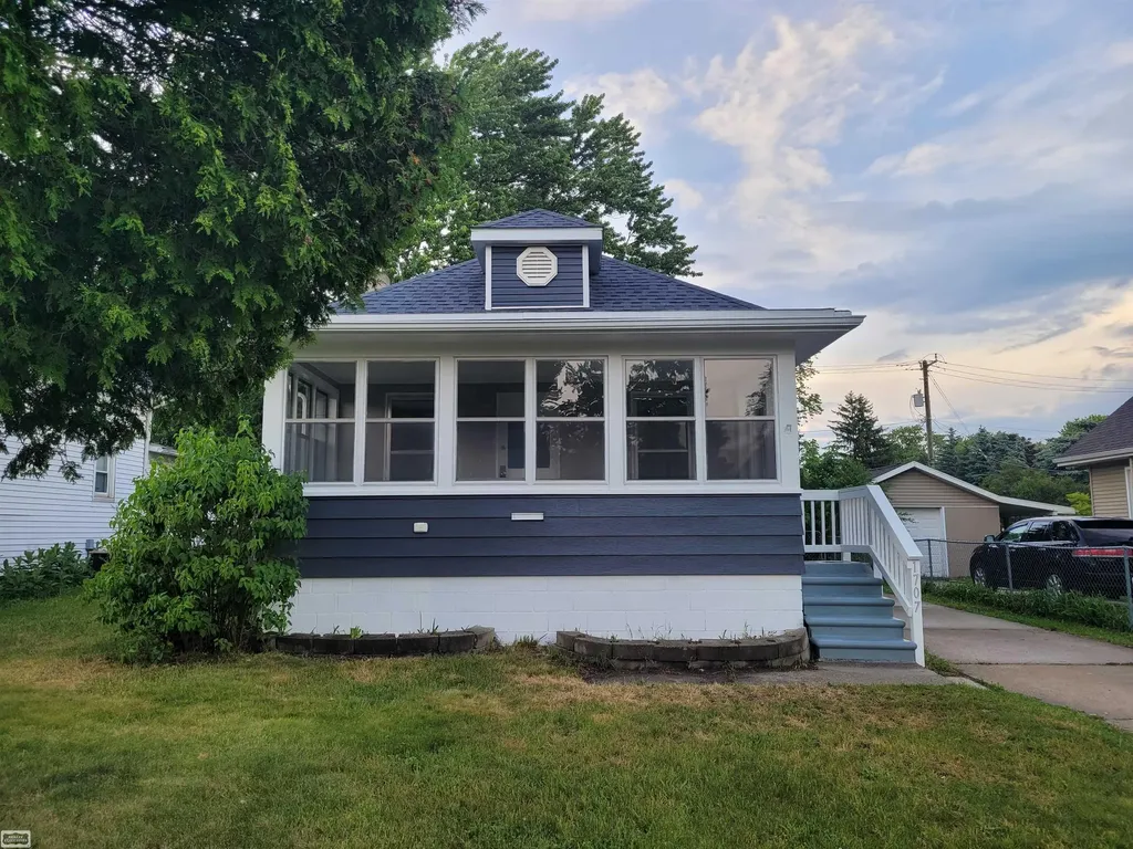 1707 Mcpherson Street Port Huron City MI 48060