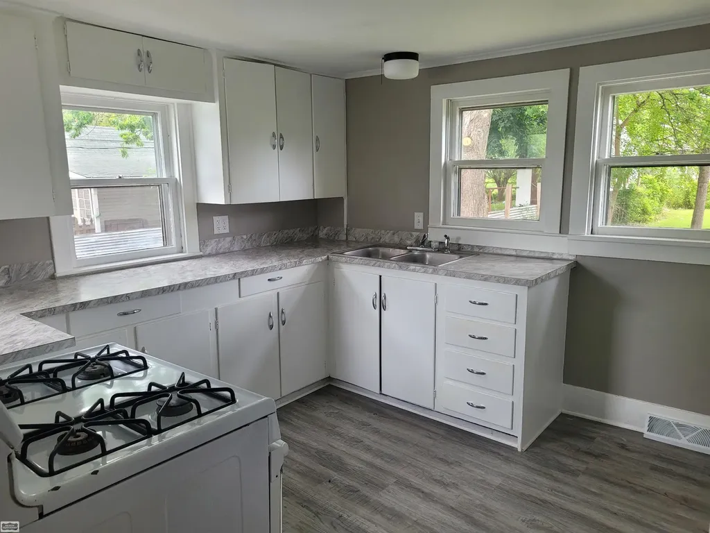 1707 Mcpherson Street Port Huron City MI 48060