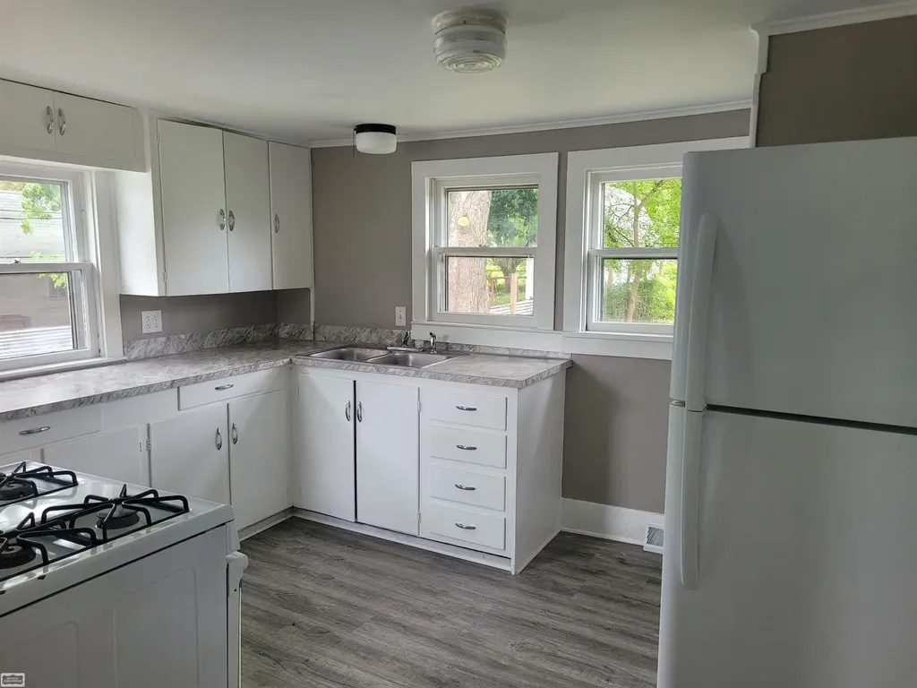 1707 Mcpherson Street Port Huron City MI 48060