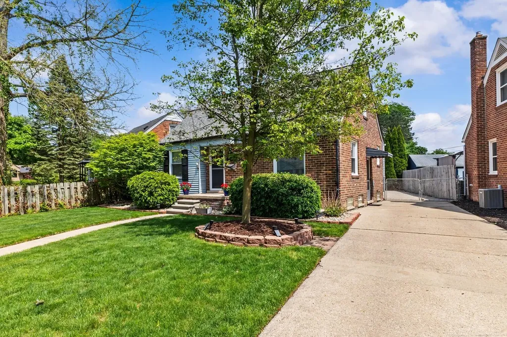 1806 N Connecticut Avenue Royal Oak City MI 48073