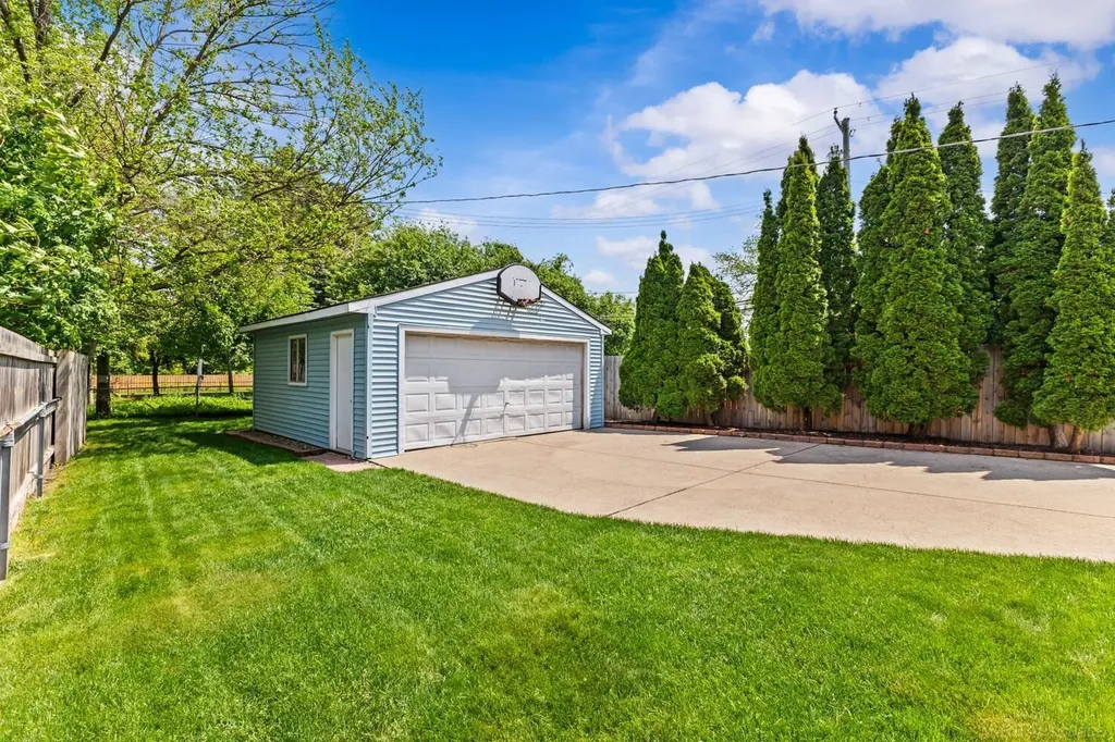 1806 N Connecticut Avenue Royal Oak City MI 48073