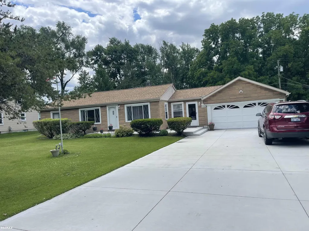 5488 Botsford Street Sterling Heights City MI 48310
