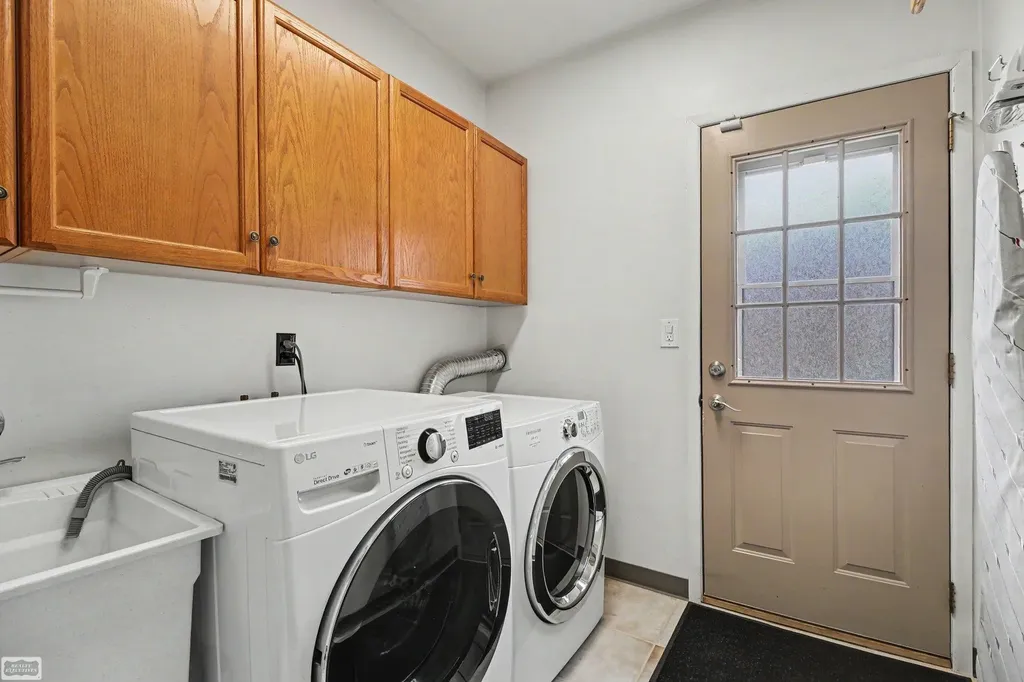 39696 Timberlane Drive Sterling Heights City MI 48310