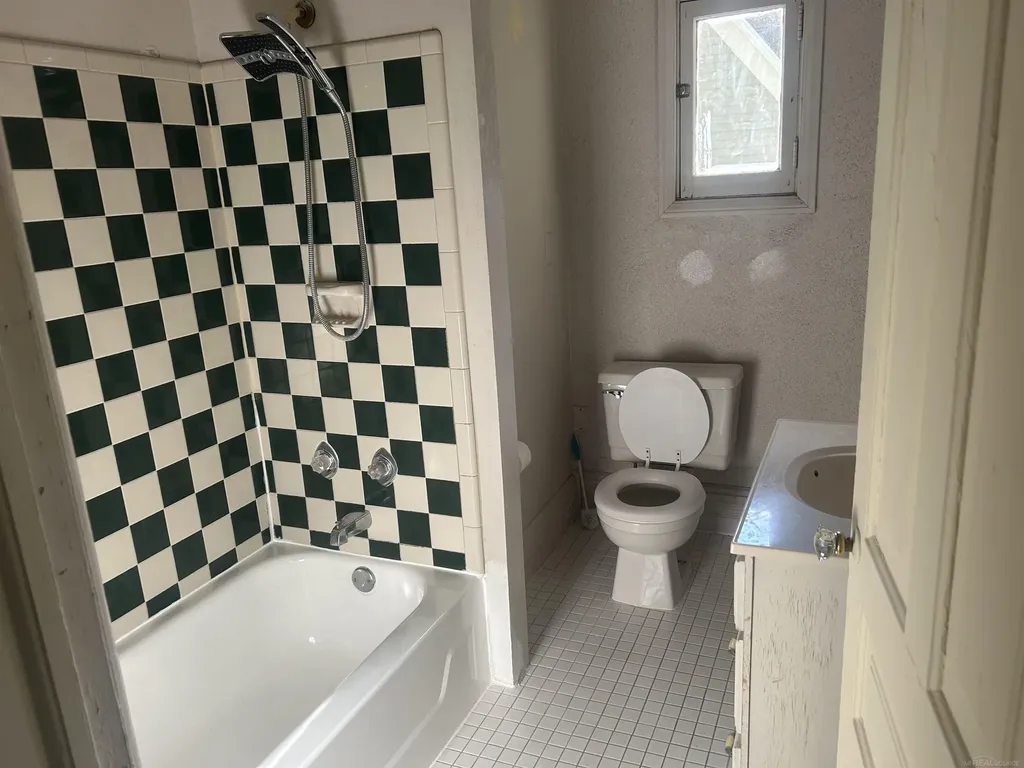 43 Lincoln Street Mt. Clemens City MI 48043
