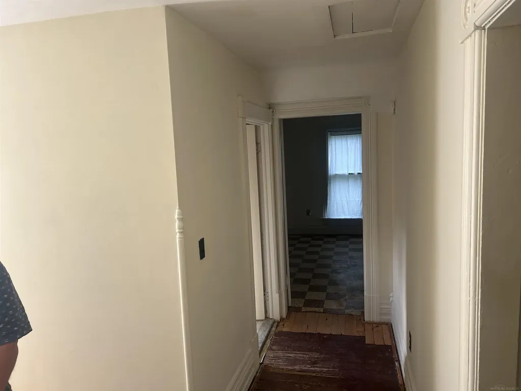43 Lincoln Street Mt. Clemens City MI 48043