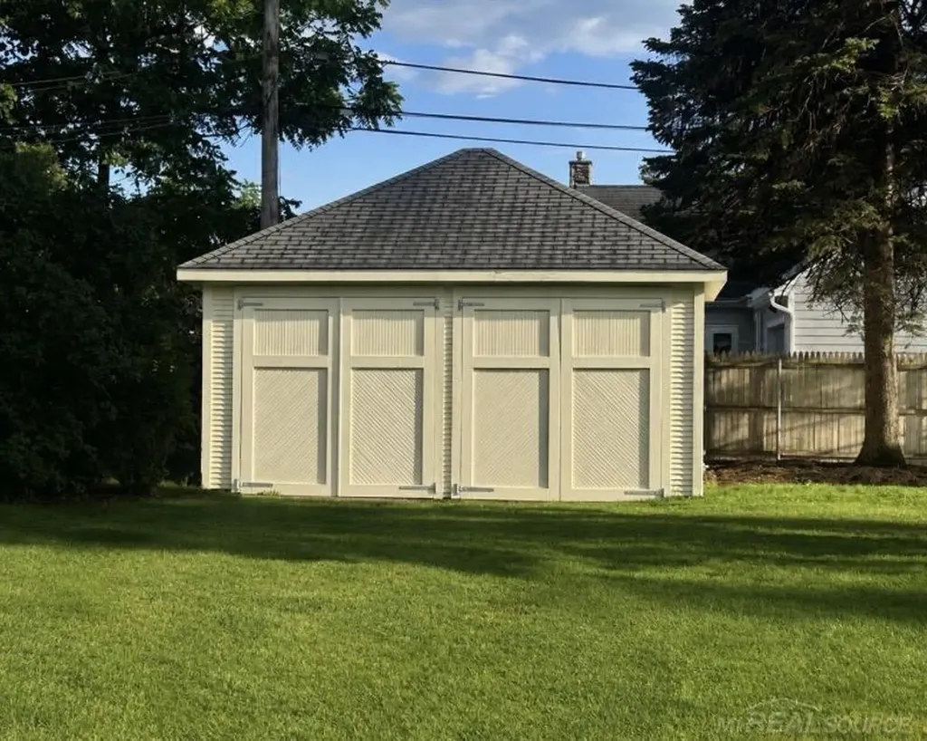 43 Lincoln Street Mt. Clemens City MI 48043