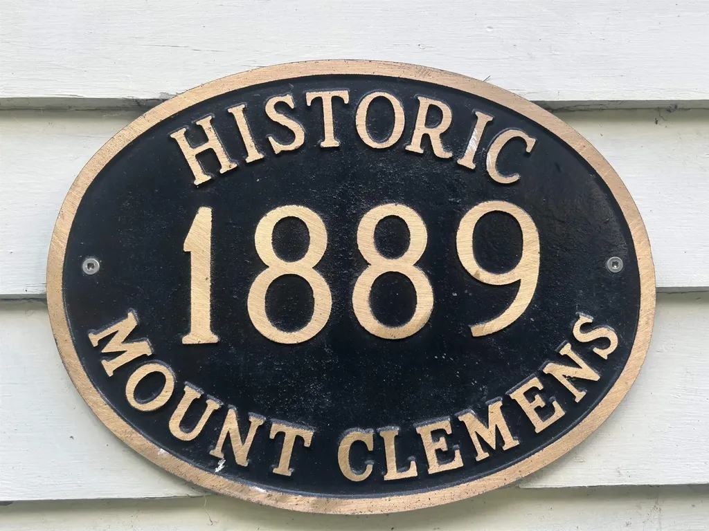 43 Lincoln Street Mt. Clemens City MI 48043