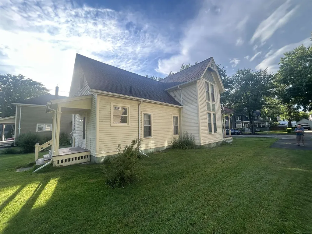 43 Lincoln Street Mt. Clemens City MI 48043