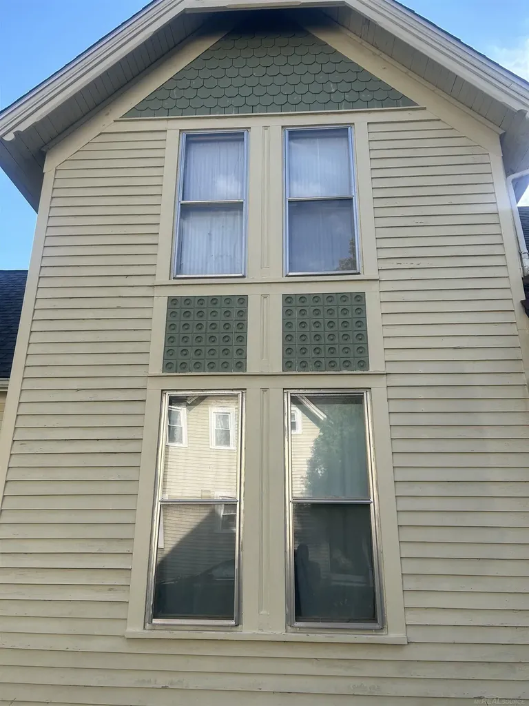 43 Lincoln Street Mt. Clemens City MI 48043