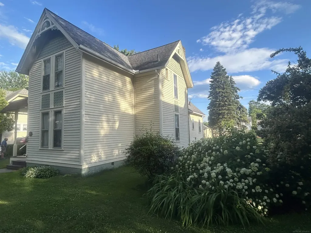 43 Lincoln Street Mt. Clemens City MI 48043