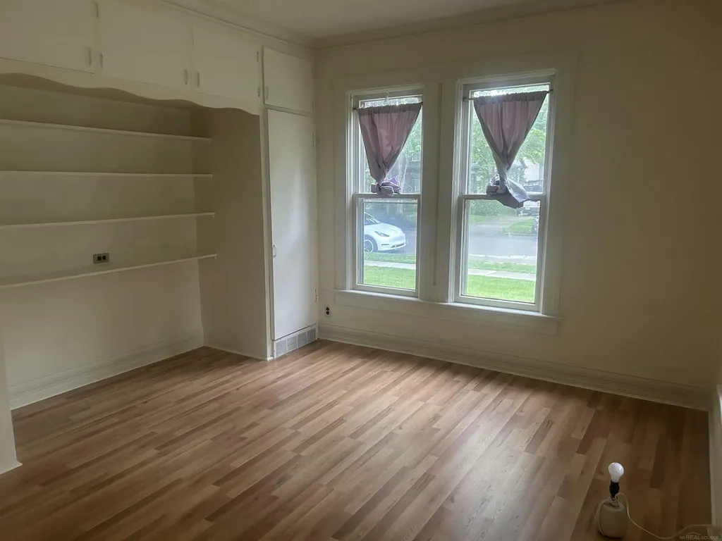 43 Lincoln Street Mt. Clemens City MI 48043