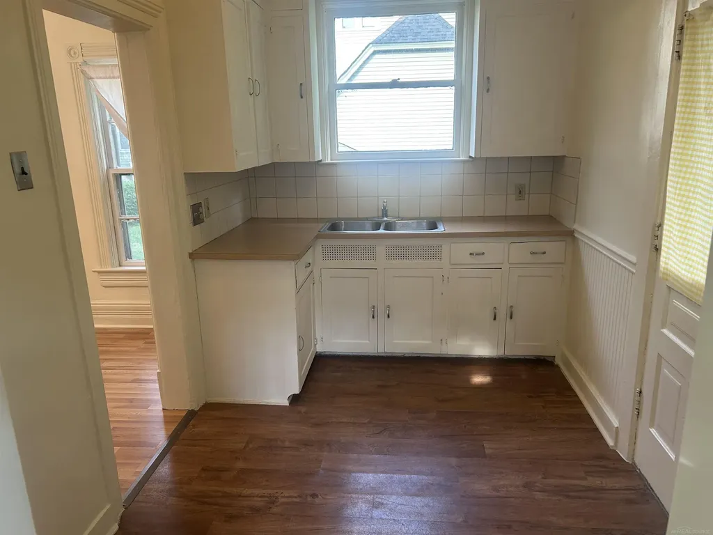 43 Lincoln Street Mt. Clemens City MI 48043