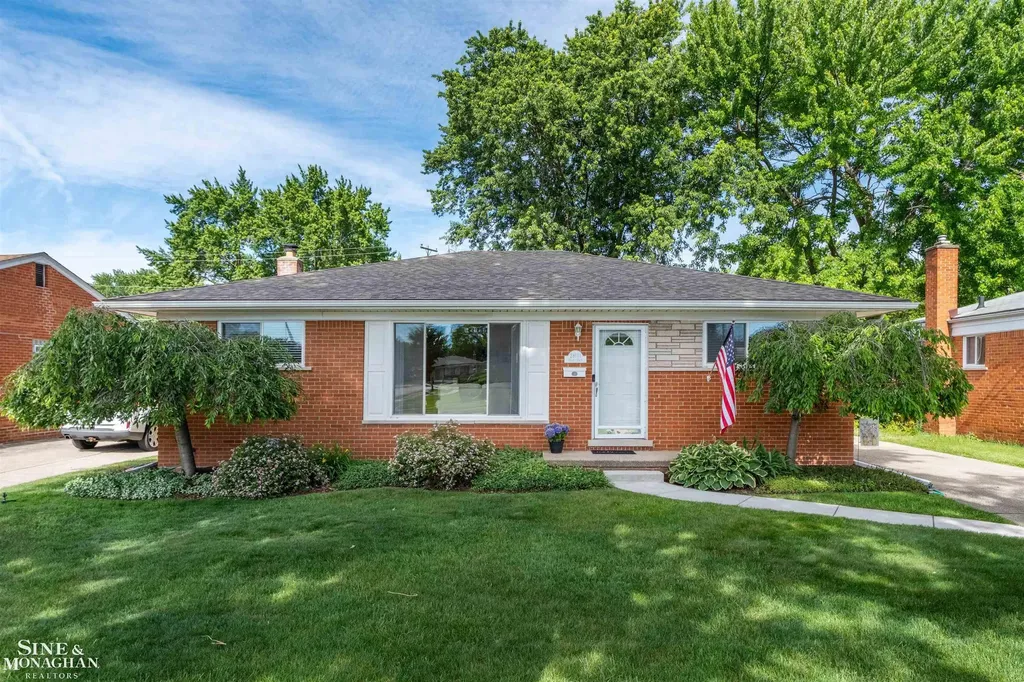 28111 Adler Drive Warren City MI 48088