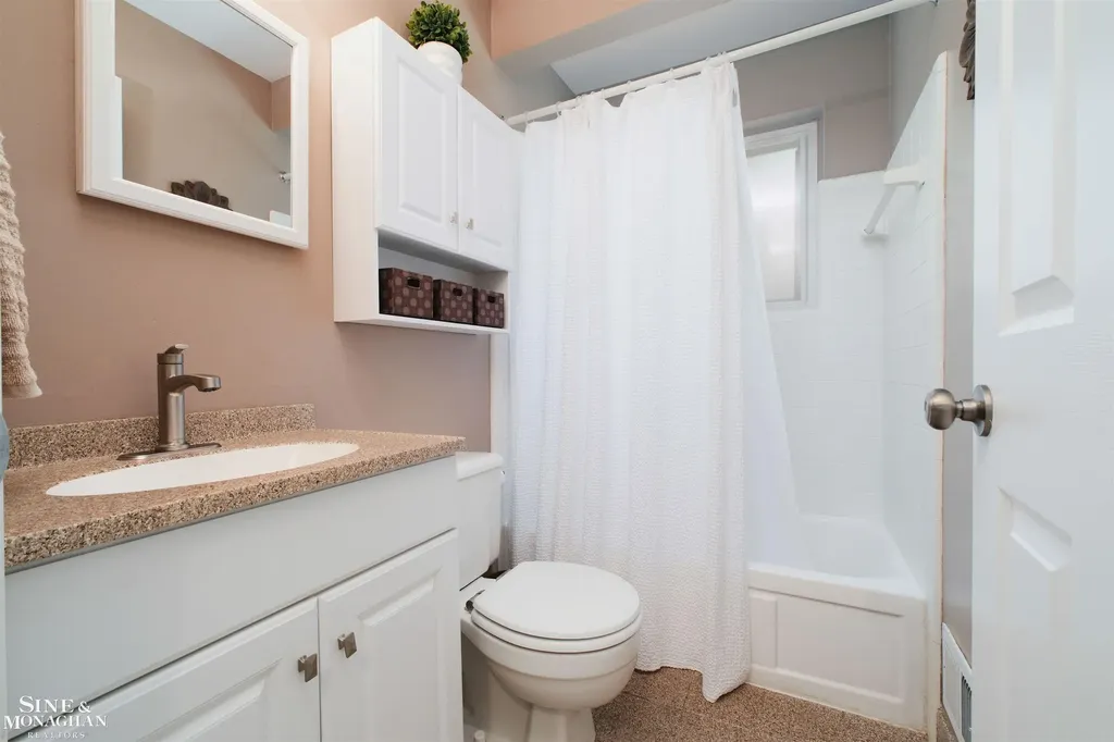 28111 Adler Drive Warren City MI 48088