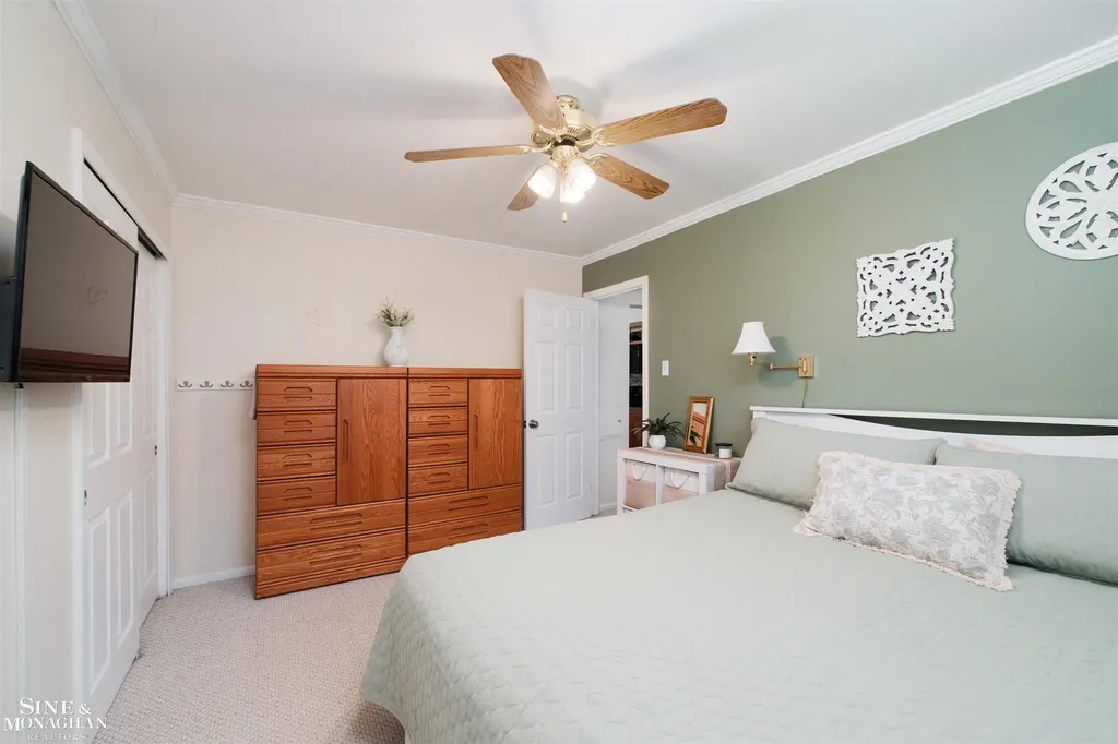 28111 Adler Drive Warren City MI 48088
