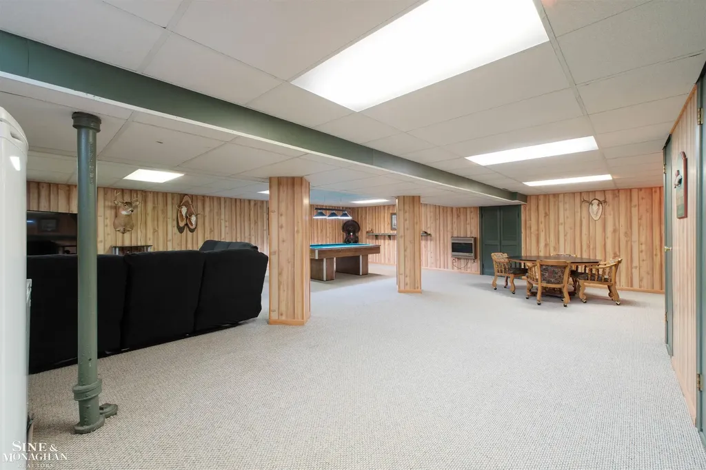 28111 Adler Drive Warren City MI 48088