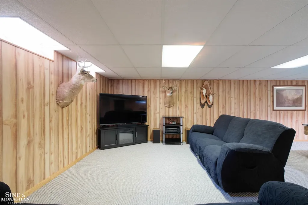 28111 Adler Drive Warren City MI 48088