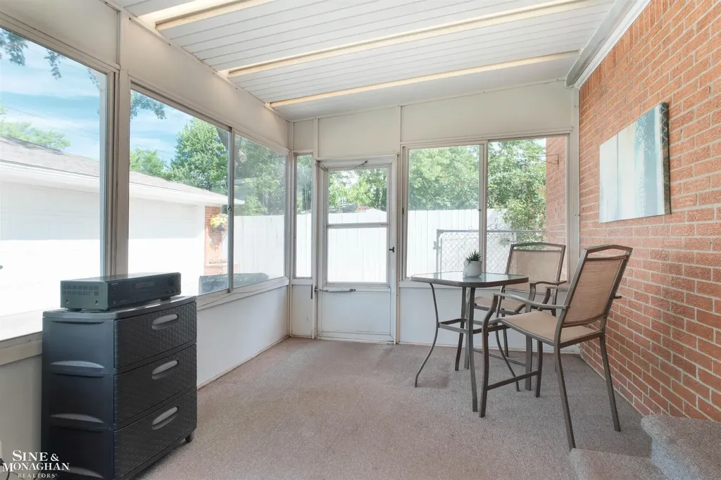 28111 Adler Drive Warren City MI 48088