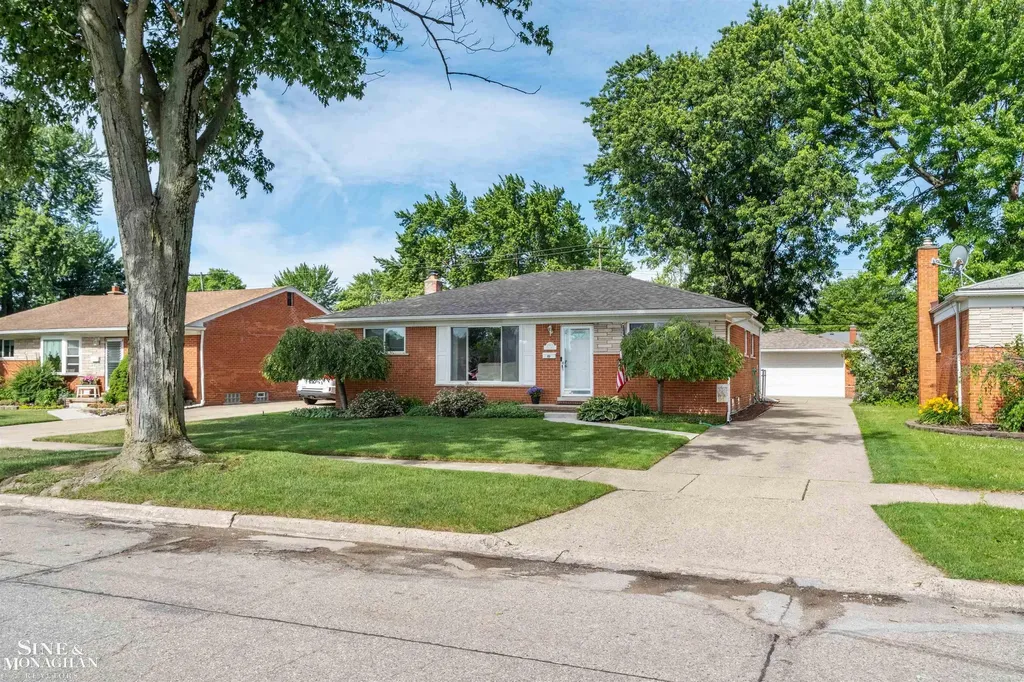 28111 Adler Drive Warren City MI 48088