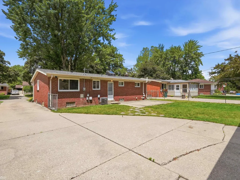 429 W Bloomfield Avenue Royal Oak City MI 48073