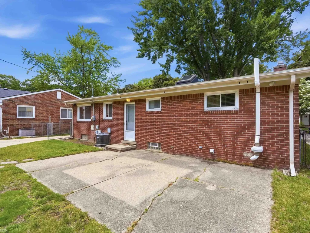 429 W Bloomfield Avenue Royal Oak City MI 48073
