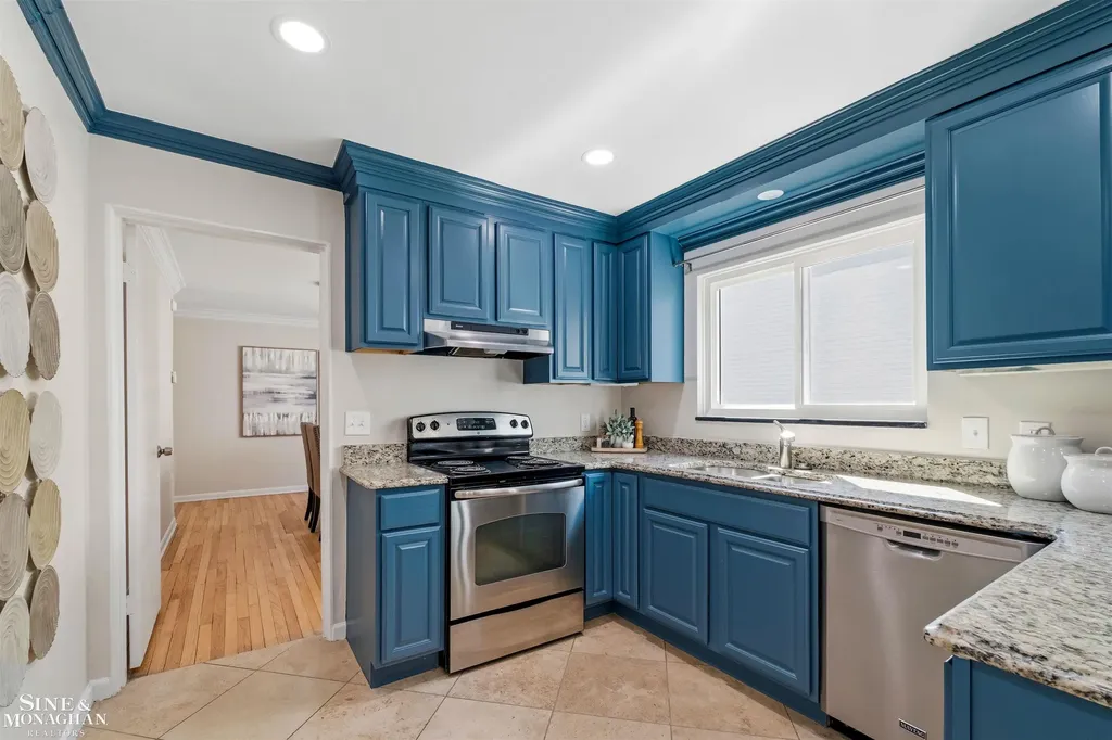 515 Neff Road Grosse Pointe City MI 48230