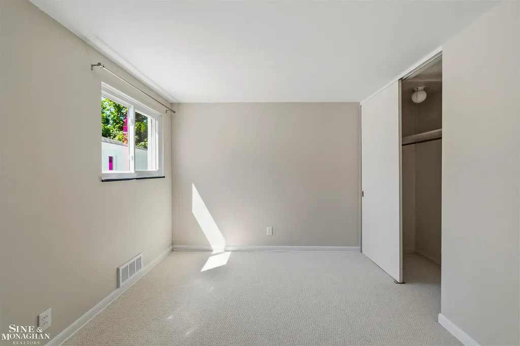 515 Neff Road Grosse Pointe City MI 48230