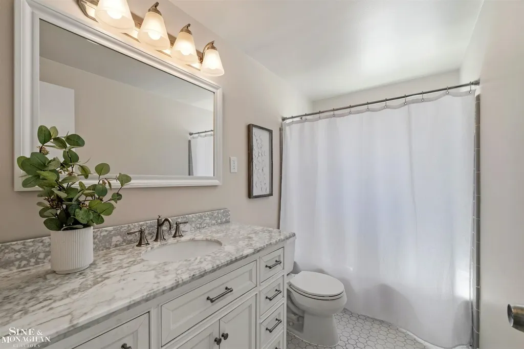 515 Neff Road Grosse Pointe City MI 48230