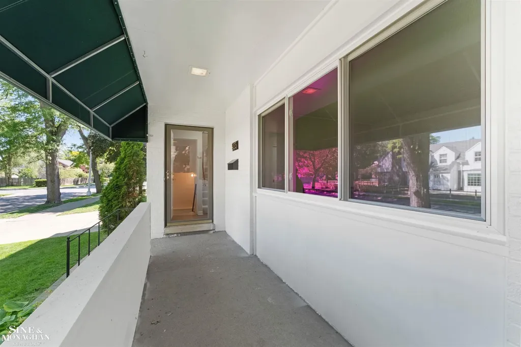 515 Neff Road Grosse Pointe City MI 48230