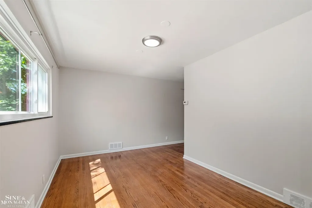 515 Neff Road Grosse Pointe City MI 48230