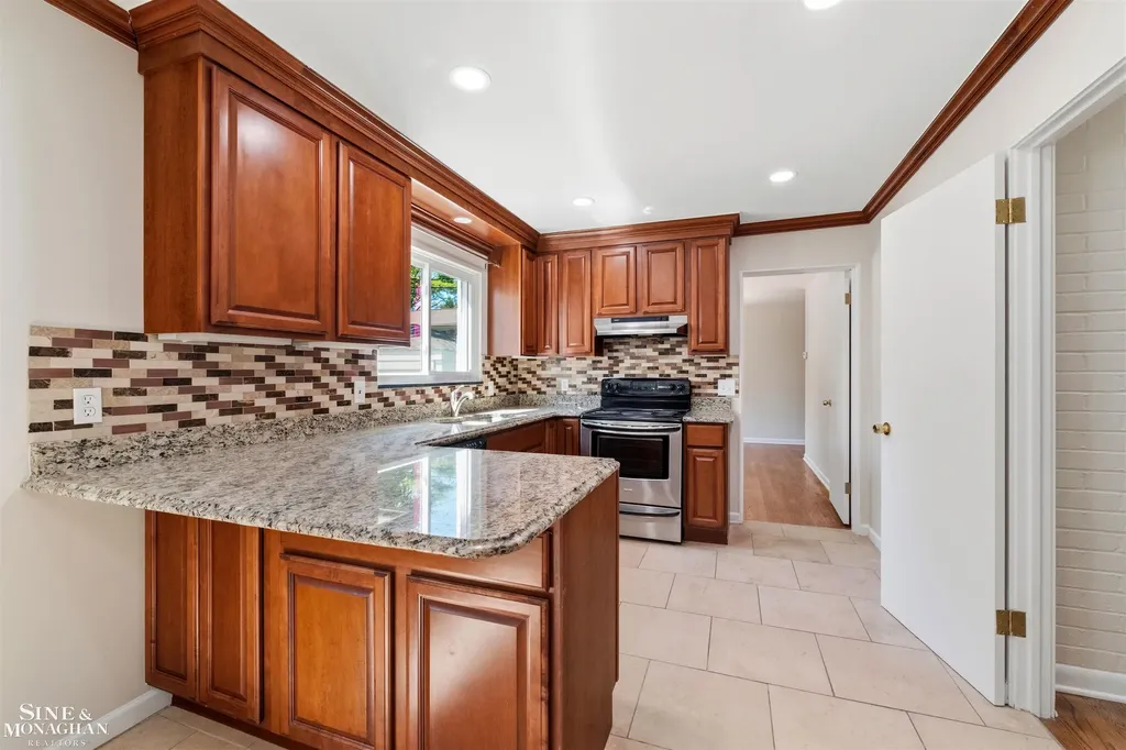 515 Neff Road Grosse Pointe City MI 48230