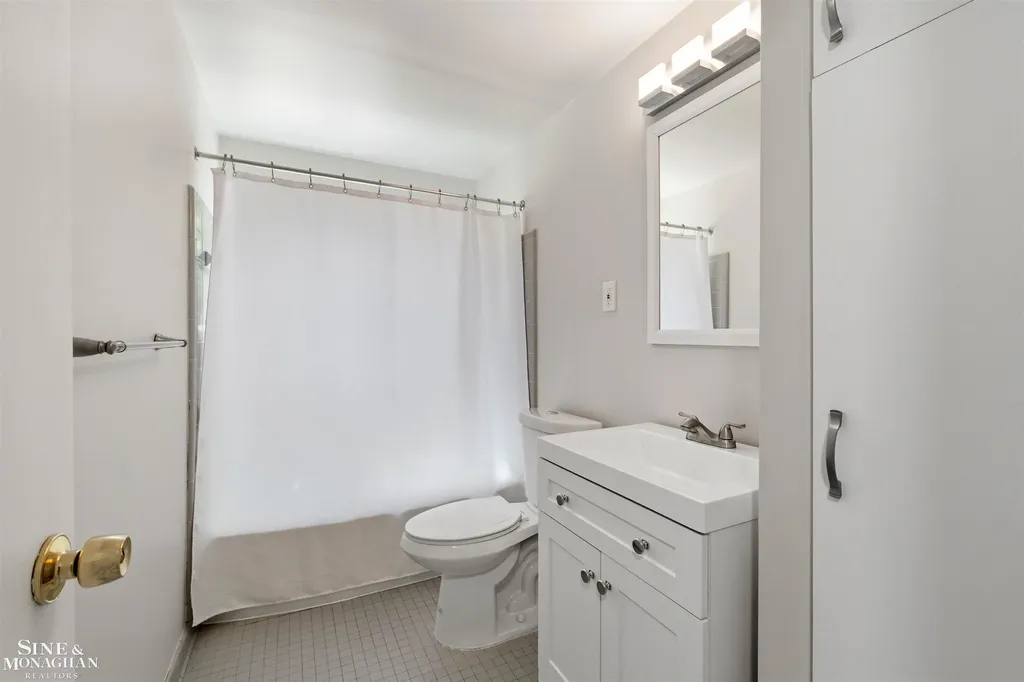 515 Neff Road Grosse Pointe City MI 48230
