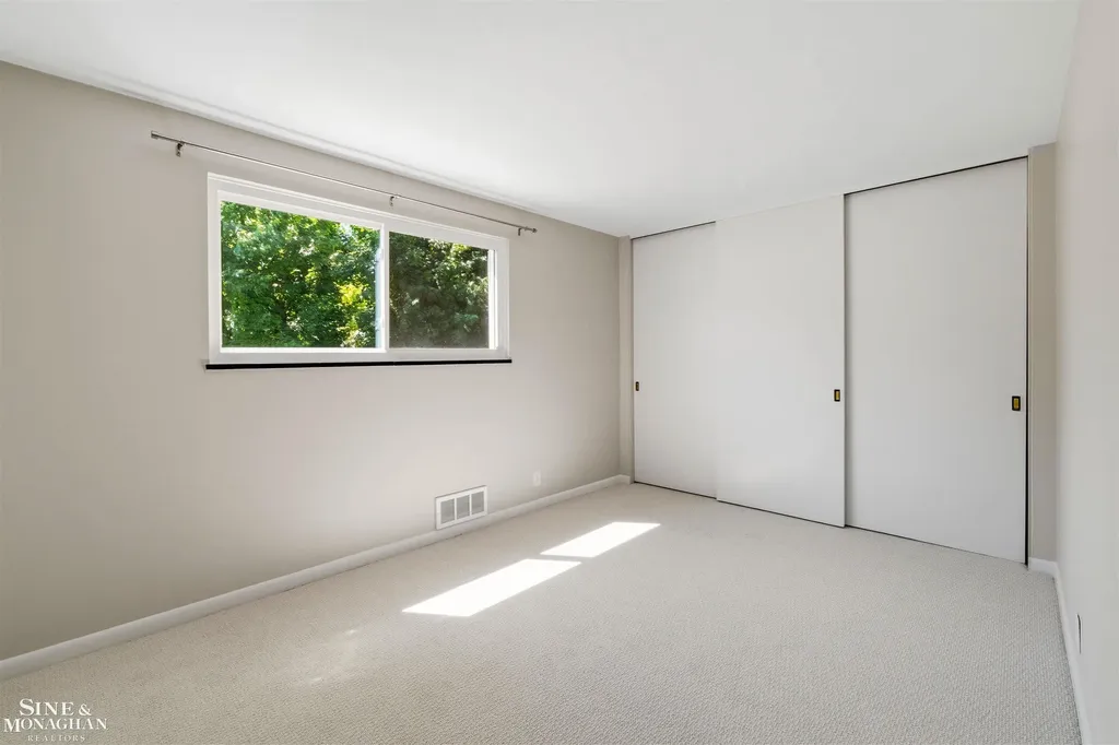 515 Neff Road Grosse Pointe City MI 48230