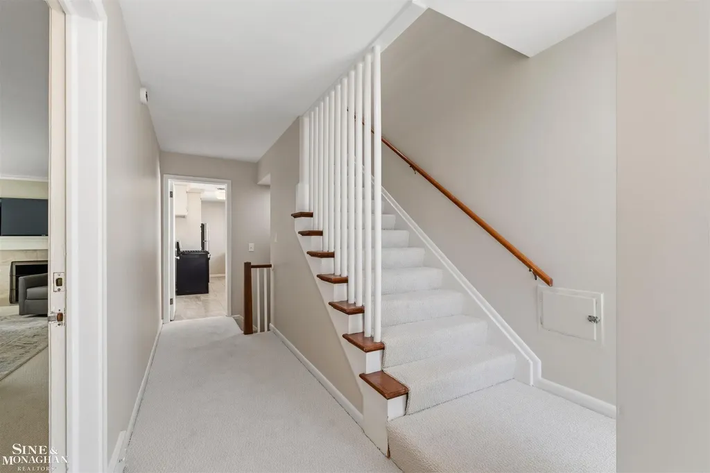 515 Neff Road Grosse Pointe City MI 48230