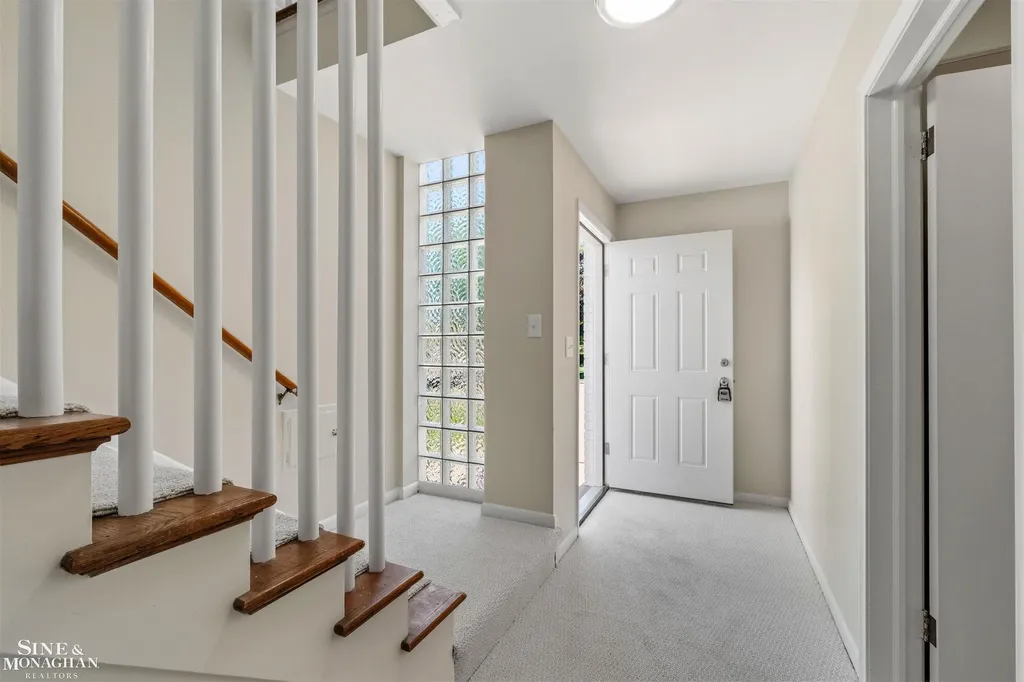 515 Neff Road Grosse Pointe City MI 48230