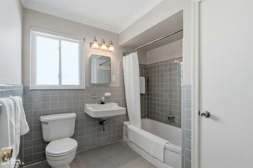 515 Neff Road Grosse Pointe City MI 48230