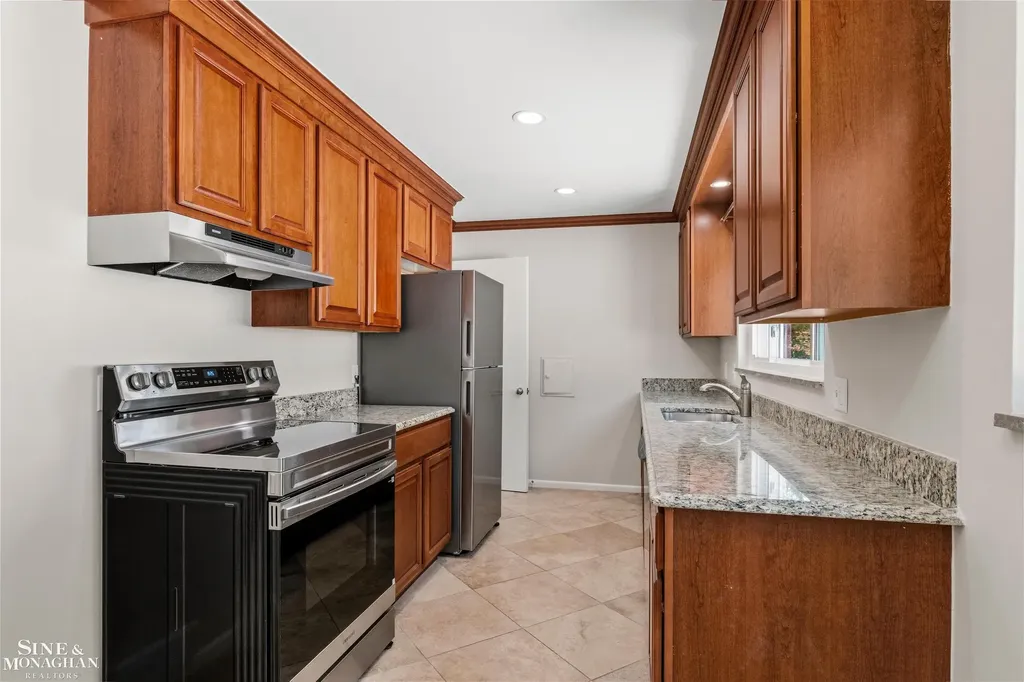 515 Neff Road Grosse Pointe City MI 48230