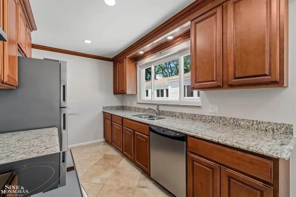 515 Neff Road Grosse Pointe City MI 48230