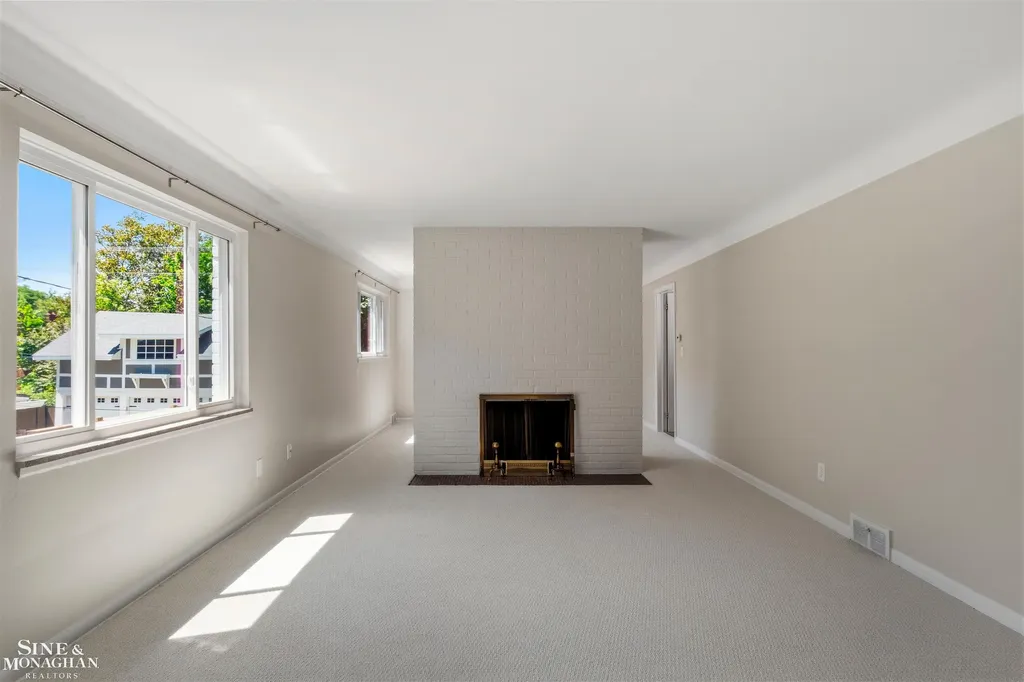 515 Neff Road Grosse Pointe City MI 48230