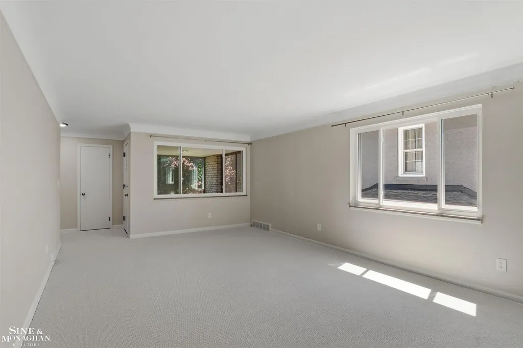 515 Neff Road Grosse Pointe City MI 48230